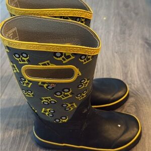 Bogs Kids Tractor Print Boots - Black and Yellow